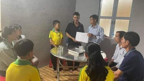 Trường tiểu học Lê Thị Hồng Gấm trao 24.220.000 Đồng cho học sinh bị bệnh hiểm nghèo